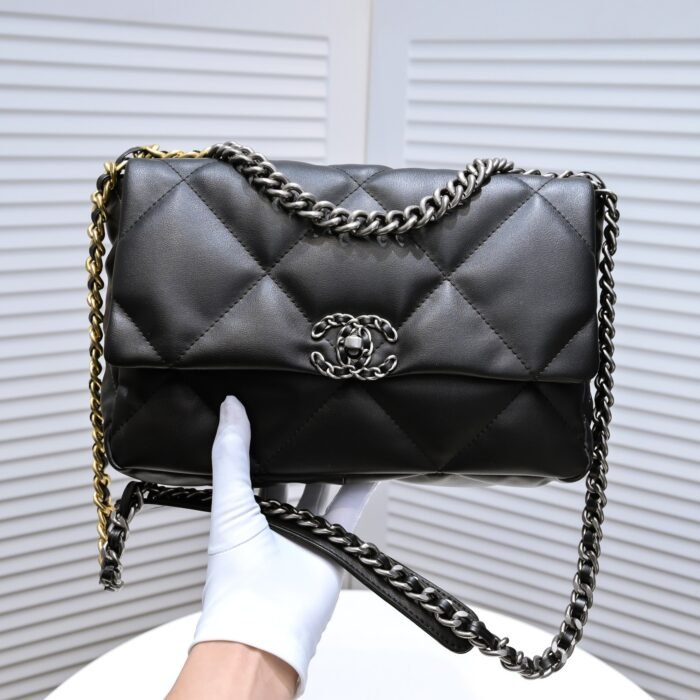 Chanel Lambskin Quilted Medium19 Flap Shoulder Bag Handbag - Image 5