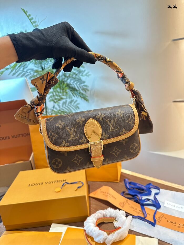 ⁦Louis Vuitton Nano Diane Shoulder Bag Handbag⁩ - الصورة ⁦9⁩