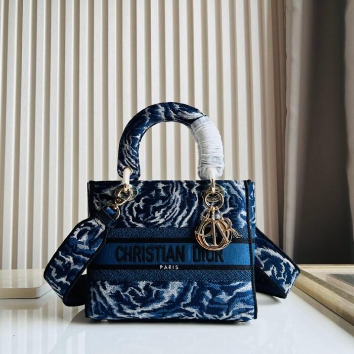 ⁦Dior The LADY D-LITE Bag Collection⁩ - الصورة ⁦3⁩