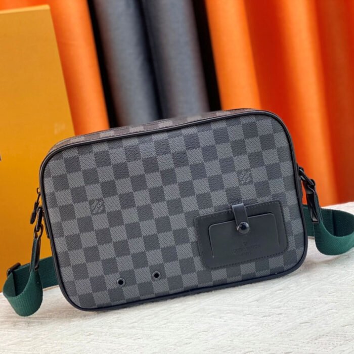 ⁦Louis Vuitton LV Alpha Messenger Shoulder Bag⁩ - الصورة ⁦3⁩
