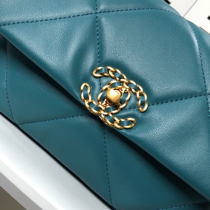 Chanel Lambskin Quilted Small 19 Flap Shoulder Bag Handbag - Image 4