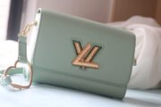 ⁦Louis Vuitton LV Twist Heart Embellished Shoulder Crossbody Bag M24036⁩ - الصورة ⁦2⁩