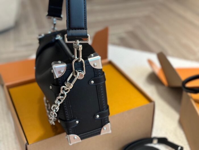 Louis Vuitton Soft Trunk Shoulder Bag Handbag - Image 3