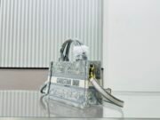 ⁦Dior Book Tote Mini Grey Tiger Embroider Shoulder Bag Handbag⁩ - الصورة ⁦3⁩