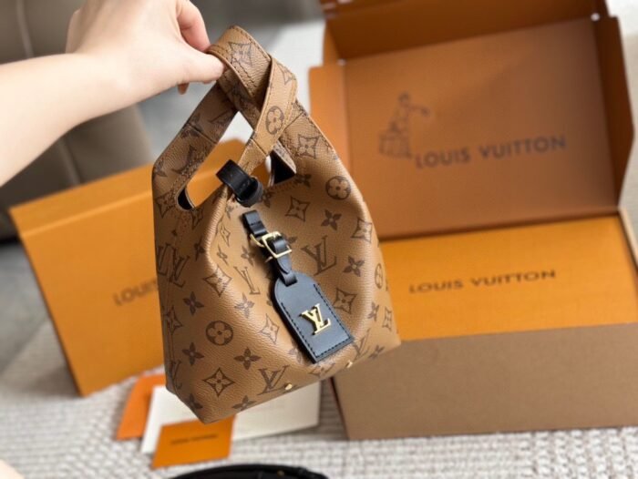⁦Louis Vuitton Mini Shoulder Bag Handbag⁩ - الصورة ⁦3⁩