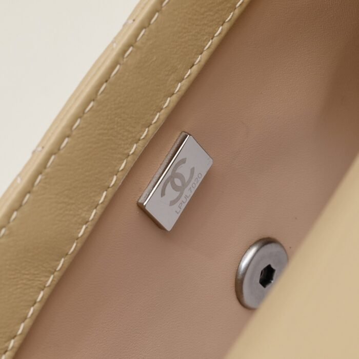 ⁦Chanel Cross Body Metal Ball Chain Shoulder Bag Handbag⁩ - الصورة ⁦9⁩