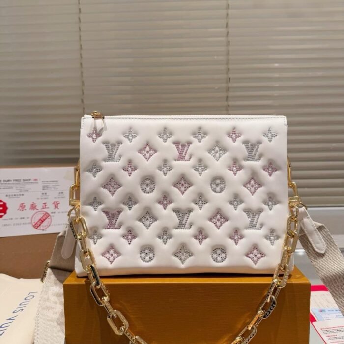 ⁦Louis Vuitton LV Coussin Small Shoulder Bag⁩ - الصورة ⁦18⁩