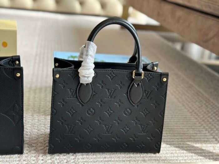 ⁦Louis Vuitton Onthego Shoulder Bag Handbag⁩ - الصورة ⁦3⁩