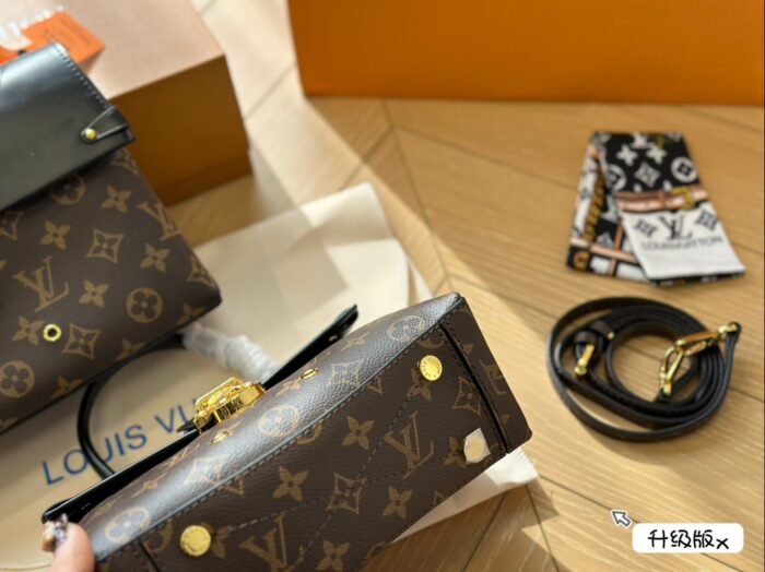 Louis Vuitton M43125 Shoulder Bag Handbag - Image 8