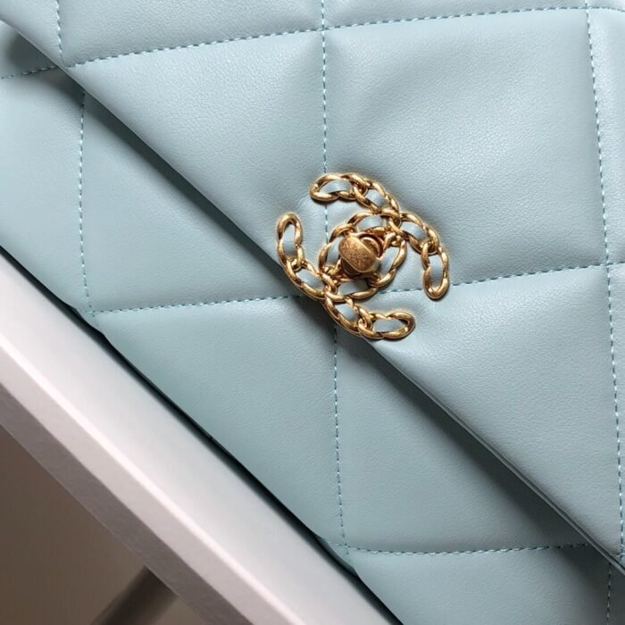 Chanel Lambskin Quilted Medium19 Flap Shoulder Bag Handbag - Image 4