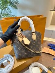 ⁦Louis Vuitton Shoulder Bag Handbag⁩ - الصورة ⁦9⁩