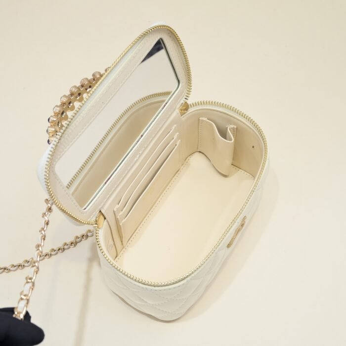 Chanel Pearl Handle Box Bag Makeup Shoulder Bag Handbag - Image 8