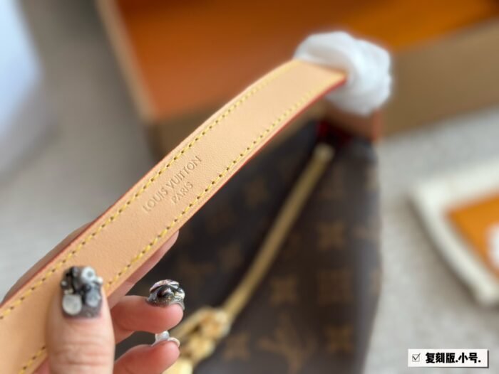 ⁦Louis Vuitton Slouchy MM Shoulder Bag Handbag⁩ - الصورة ⁦5⁩