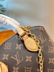 ⁦Louis Vuitton Shoulder Bag Handbag⁩ - الصورة ⁦4⁩