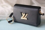 ⁦Louis Vuitton LV Twist Heart Embellished Shoulder Crossbody Bag M24036⁩ - الصورة ⁦4⁩