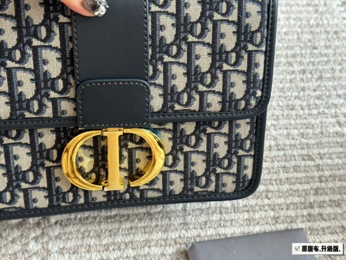 ⁦Dior Montaigne Shoulder Bag⁩ - الصورة ⁦8⁩