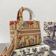 ⁦Dior The LADY D-LITE Bag⁩ - الصورة ⁦10⁩
