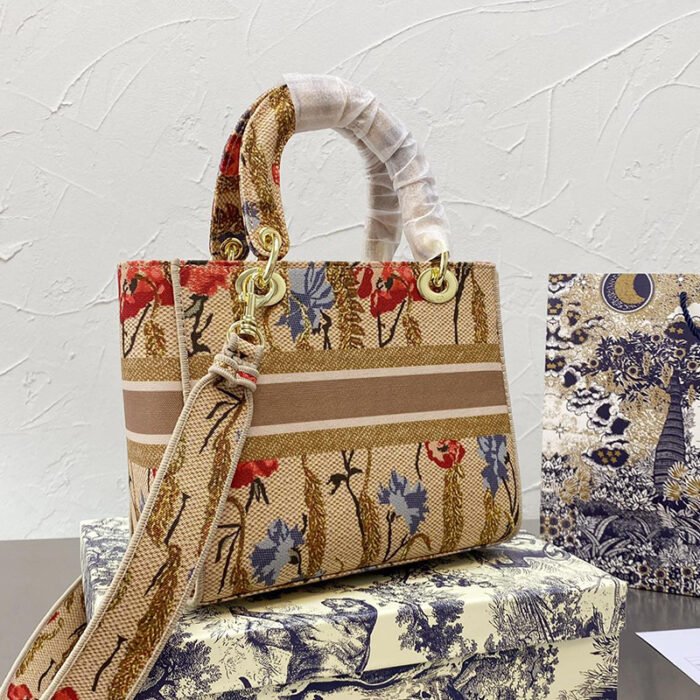 ⁦Dior The LADY D-LITE Bag⁩ - الصورة ⁦10⁩