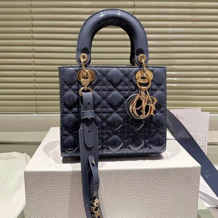 ⁦Dior Small Lady Bag - Lacquered Calfskin⁩ - الصورة ⁦7⁩
