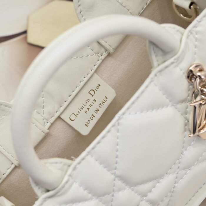 ⁦Dior Mini Book Tote Maria Grazia Chiuri design Shoulder Bag Handbag⁩ - الصورة ⁦9⁩