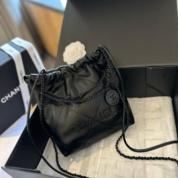 Chanel Patent Gradient Calfskin Mini Crossbody Shoulder Bag - Image 4