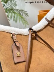 ⁦Louis Vuitton Carryall Shoulder Bag Handbag⁩ - الصورة ⁦3⁩