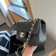 ⁦Chanel Flap Mini Bag in Square⁩ - الصورة ⁦13⁩
