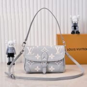 ⁦Louis Vuitton LV Diane Embossed Grained Shoulder Crossbody Bag M14214⁩ - الصورة ⁦3⁩