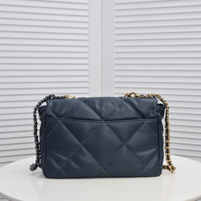 ⁦Chanel Lambskin Quilted Medium19 Flap Shoulder Bag Handbag⁩ - الصورة ⁦3⁩