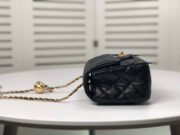 ⁦Chanel Cross Body Metal Ball Chain Shoulder Bag Handbag⁩ - الصورة ⁦2⁩