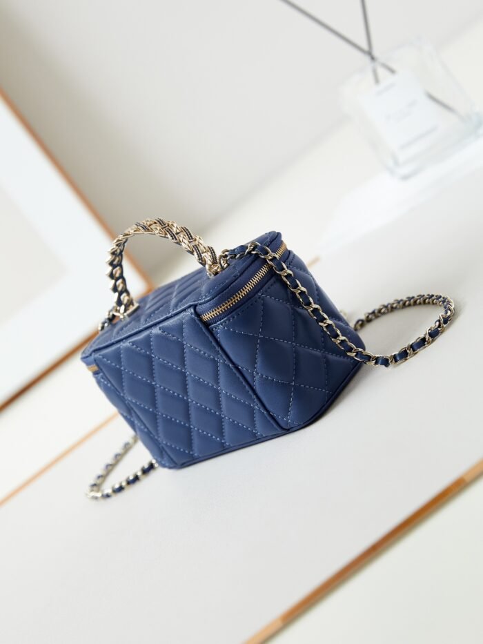 Chanel 10A Handbag Shoulder Bag Top Mirror Quality Version chanel AP5152 - Image 4