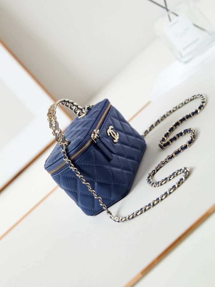 Chanel 10A Handbag Shoulder Bag Top Mirror Quality Version chanel AP5152 - Image 3