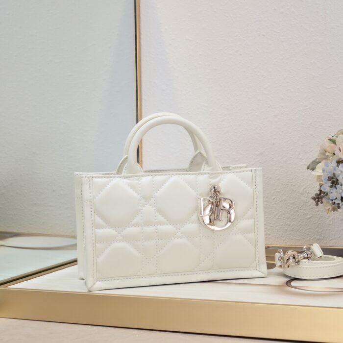 ⁦Dior Mini Book Tote Maria Grazia Chiuri design Shoulder Bag Handbag⁩ - الصورة ⁦1⁩