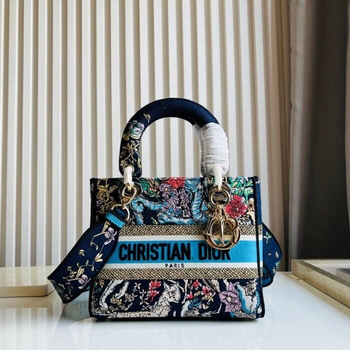 ⁦Dior The LADY D-LITE Bag Collection⁩ - الصورة ⁦5⁩