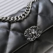 ⁦Chanel Chanel Lambskin Quilted Small 19 Flap Shoulder Bag Handbag⁩ - الصورة ⁦7⁩