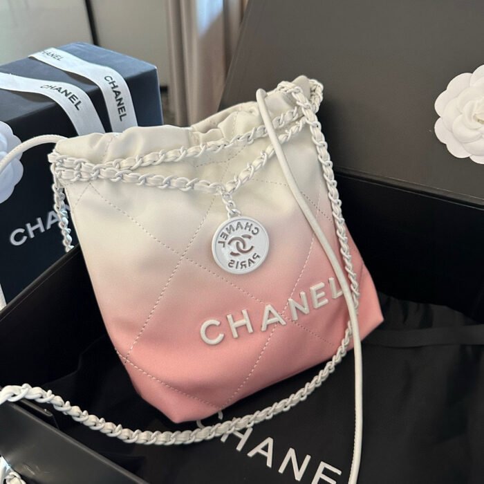 Chanel Patent Gradient Calfskin Mini Crossbody Shoulder Bag - Image 5