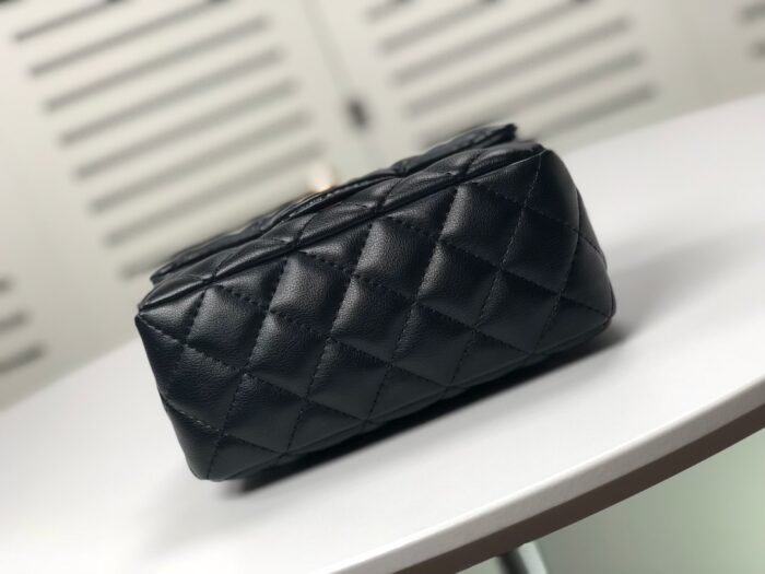 ⁦Chanel Cross Body Metal Ball Chain Shoulder Bag Handbag⁩ - الصورة ⁦4⁩