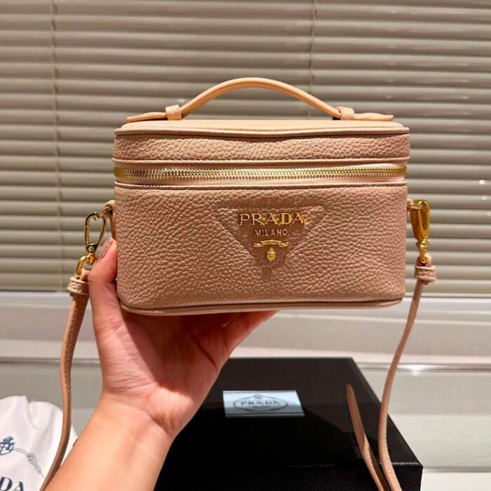 ⁦Prada Leather Makeup Bag Handbag⁩ - الصورة ⁦5⁩