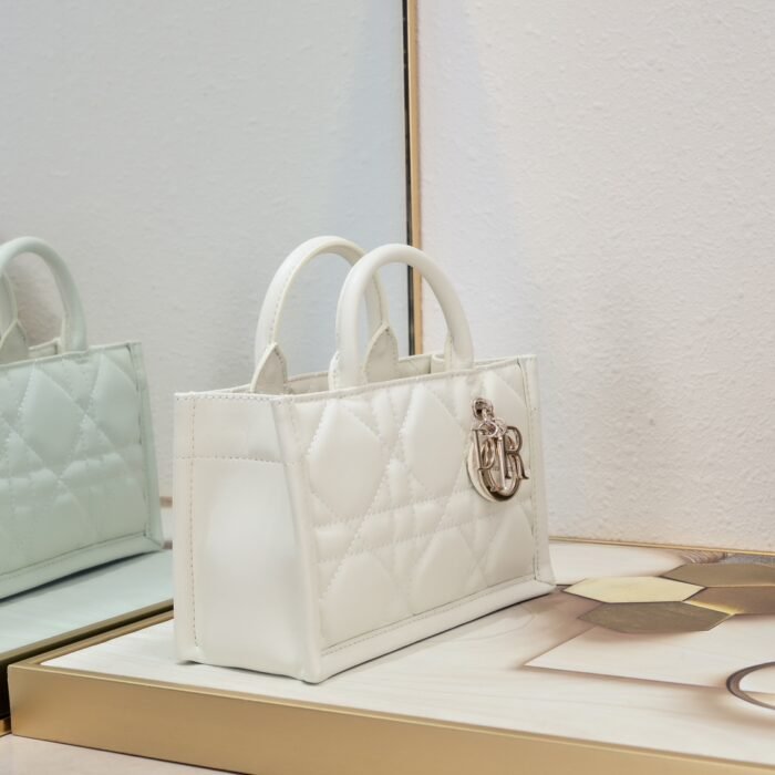 ⁦Dior Mini Book Tote Maria Grazia Chiuri design Shoulder Bag Handbag⁩ - الصورة ⁦3⁩