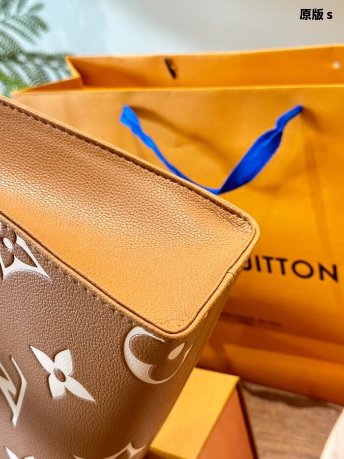 ⁦Louis Vuitton Onthego Shoulder Bag Handbag⁩ - الصورة ⁦9⁩