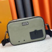 ⁦Louis Vuitton LV Alpha Messenger Shoulder Bag⁩ - الصورة ⁦5⁩