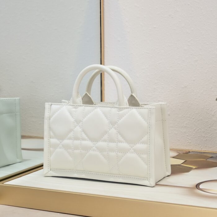 ⁦Dior Mini Book Tote Maria Grazia Chiuri design Shoulder Bag Handbag⁩ - الصورة ⁦4⁩