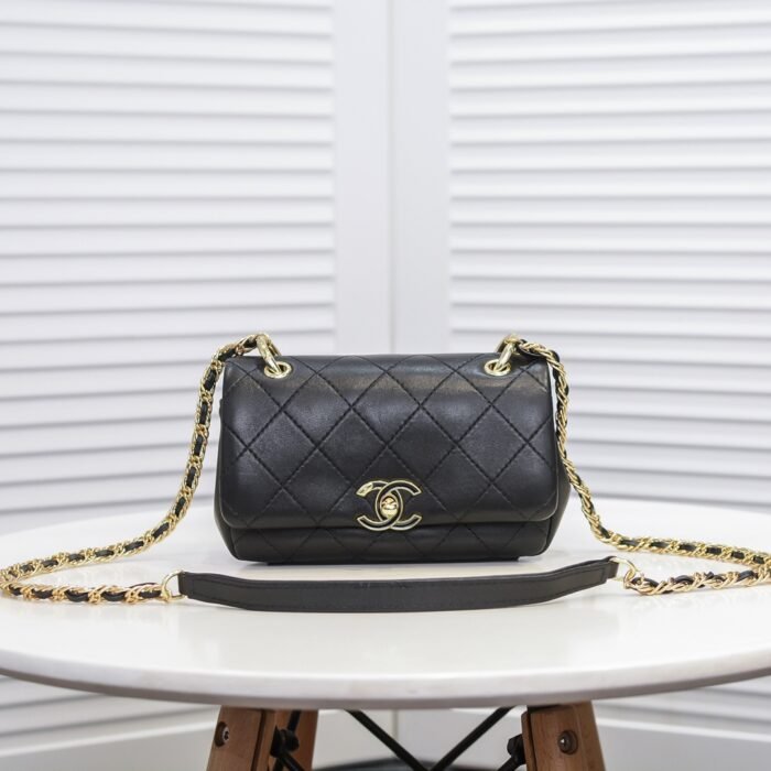 Chanel Flap Chain Bag Shoulder Bag Handbag - Image 1