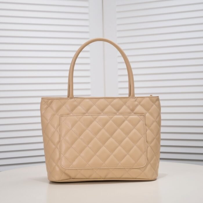 ⁦Chanel Vintagep Hilton Bag Tote  Shoulder Bag Handbag⁩ - الصورة ⁦3⁩