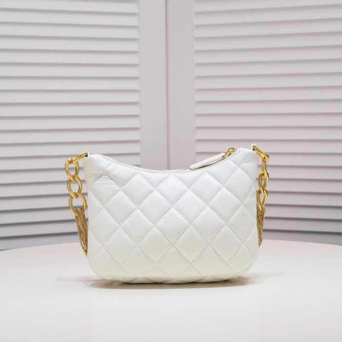 ⁦Chanel 23A Fringed Gold Chain Hobo Underarm Shoulder Bag Handbag⁩ - الصورة ⁦3⁩