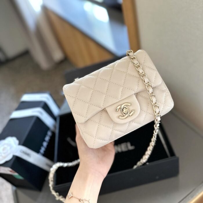 ⁦Chanel Flap Mini Bag in Square⁩ - الصورة ⁦4⁩