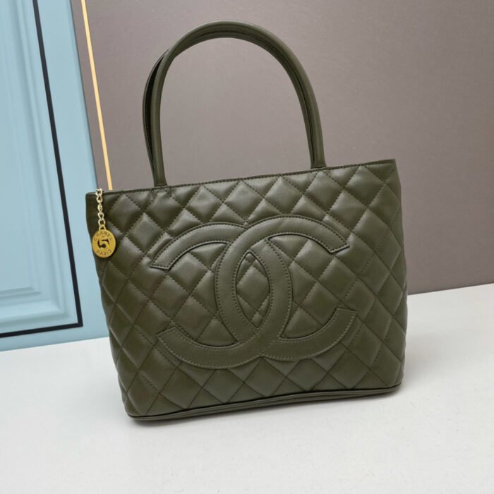 ⁦Chanel vintage Tote Hand Shoulder Bag⁩ - الصورة ⁦2⁩
