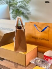 ⁦Louis Vuitton Onthego Shoulder Bag Handbag⁩ - الصورة ⁦4⁩