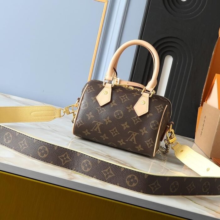 ⁦Louis Vuitton LV Speedy 18 Travelling Tote Shoulder Crossbody Bag⁩ - الصورة ⁦6⁩