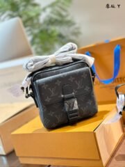 Louis Vuitton Shoulder Bag Handbag - Image 3